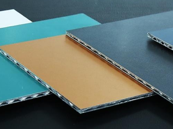 Panou compus cu miez de aluminiu